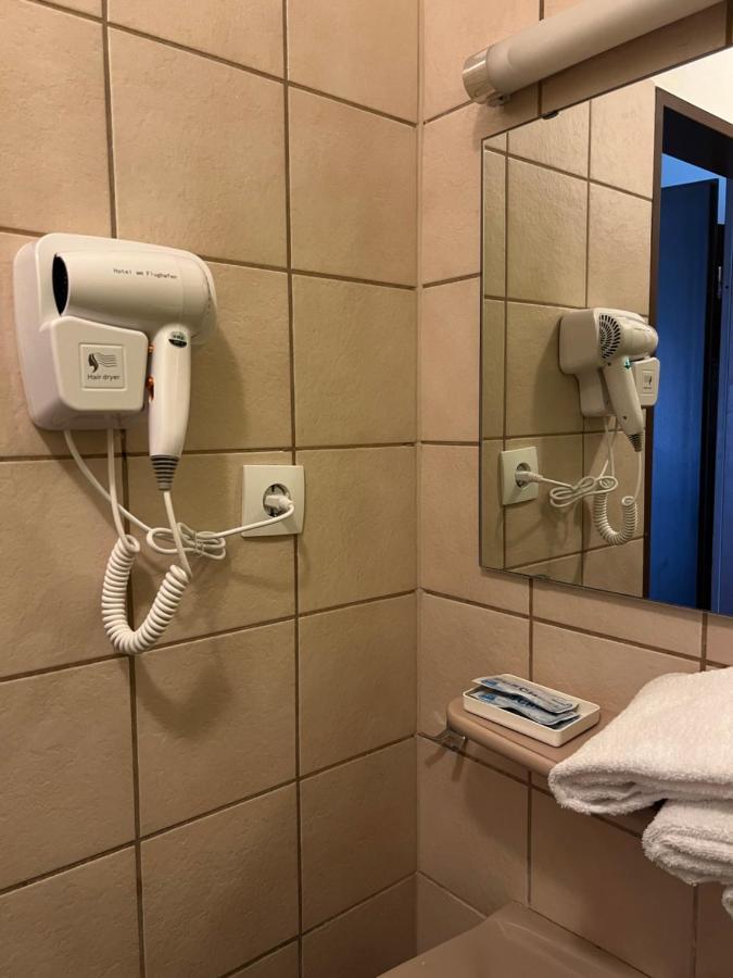 Hotel Am Flughafen Kolonia Zewnętrze zdjęcie