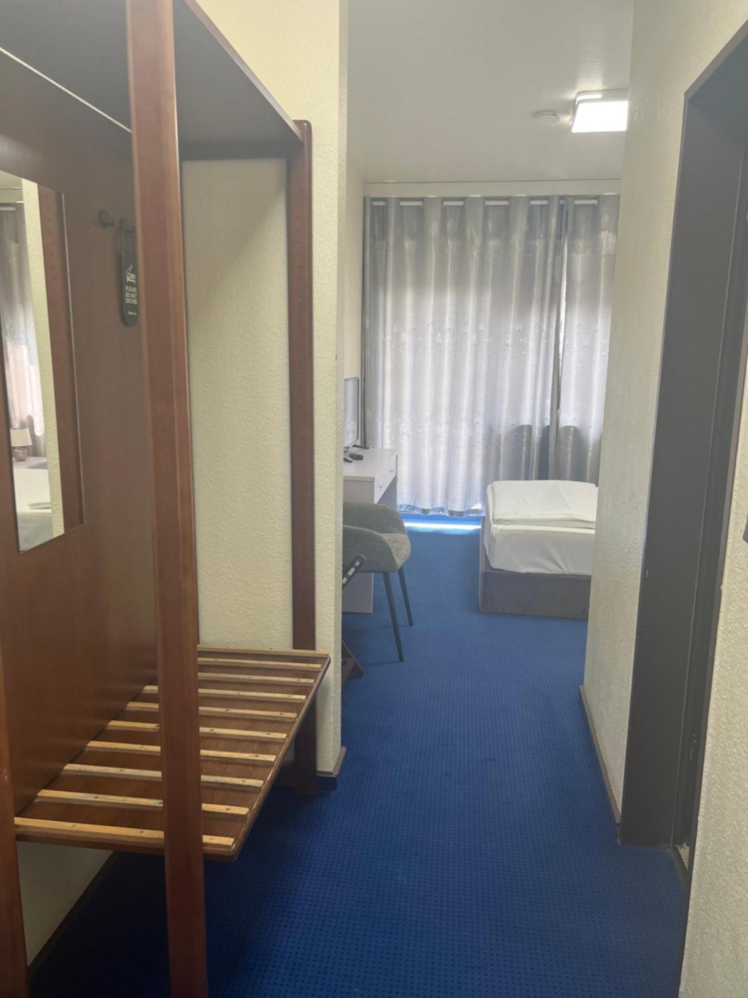 Hotel Am Flughafen Kolonia Zewnętrze zdjęcie