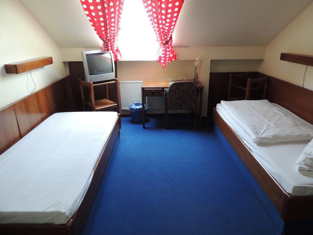 Hotel Am Flughafen Kolonia Zewnętrze zdjęcie